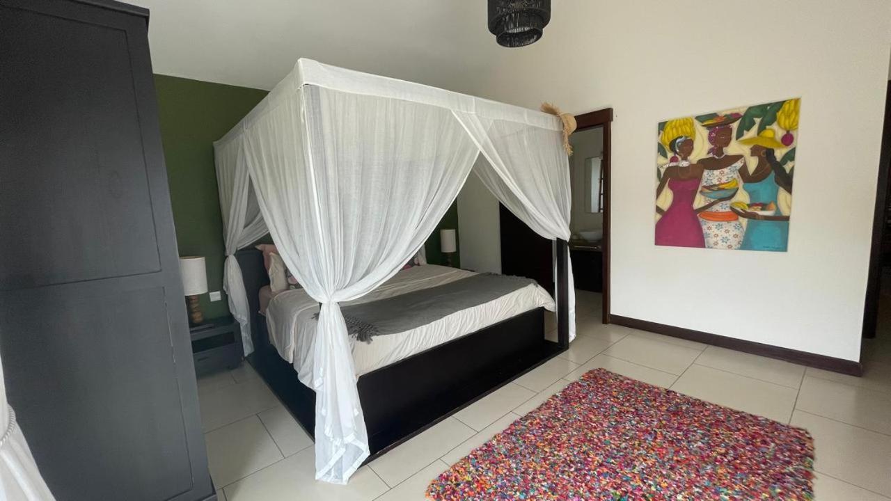 Chez Blandine Et Sylvain Bed & Breakfast Cascavelle Exterior foto